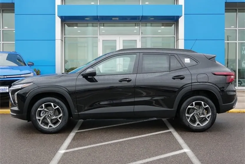 2025 Chevrolet Trax LT photo 1