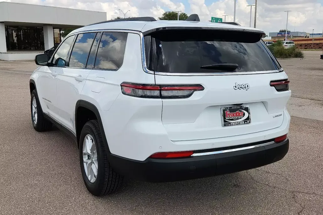2025 Jeep Grand Cherokee Laredo photo 1