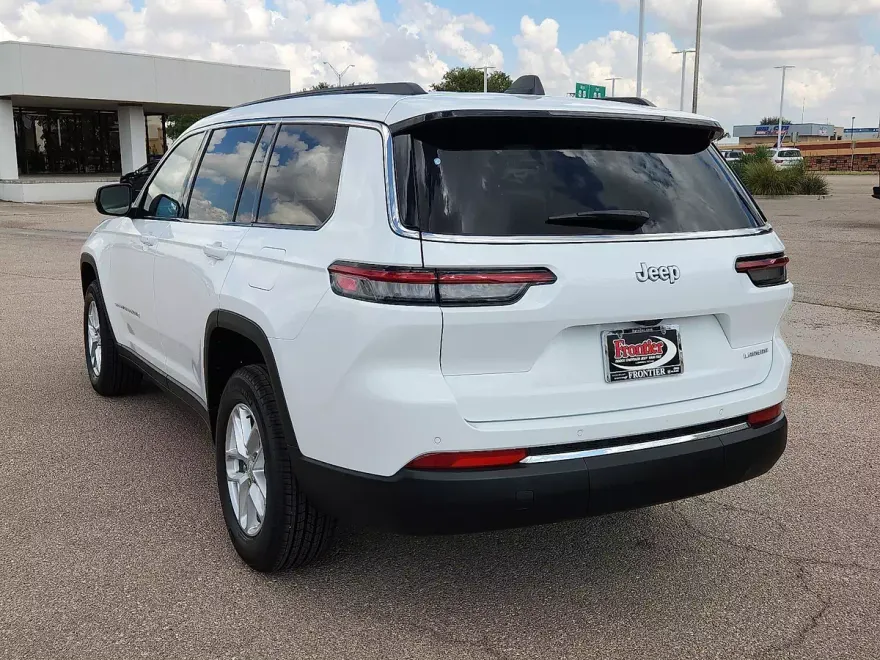 2025 Jeep Grand Cherokee Laredo photo 1