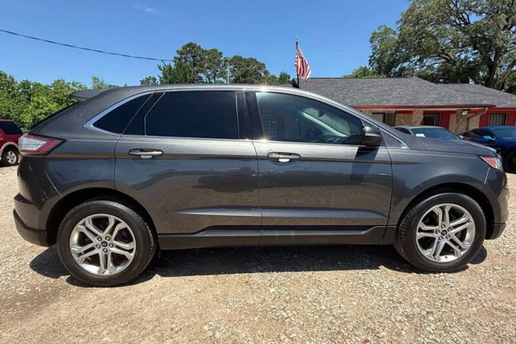 2016 Ford Edge Titanium photo 1