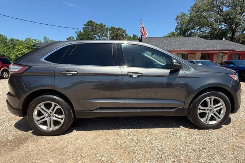 2016 Ford Edge Titanium photo 1