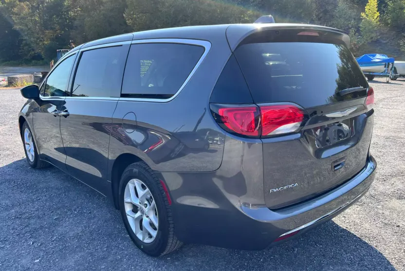 2017 Chrysler Pacifica Touring Plus photo 1