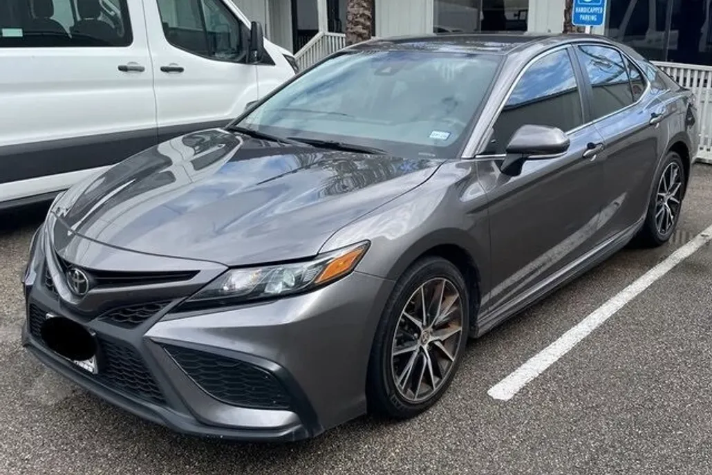 2024 Toyota Camry SE photo 1