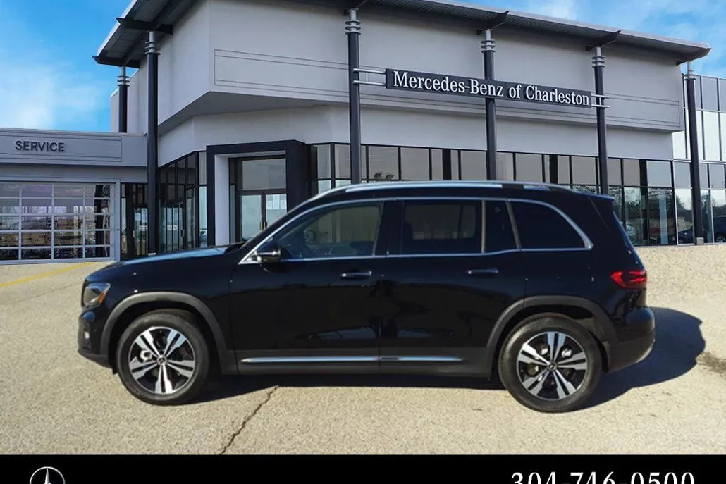 2025 Mercedes Benz GLB 250 4MATIC photo 1