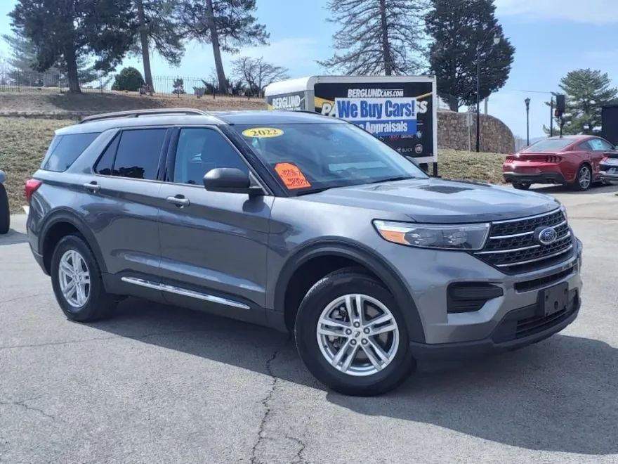 2022 Ford Explorer XLT photo 1