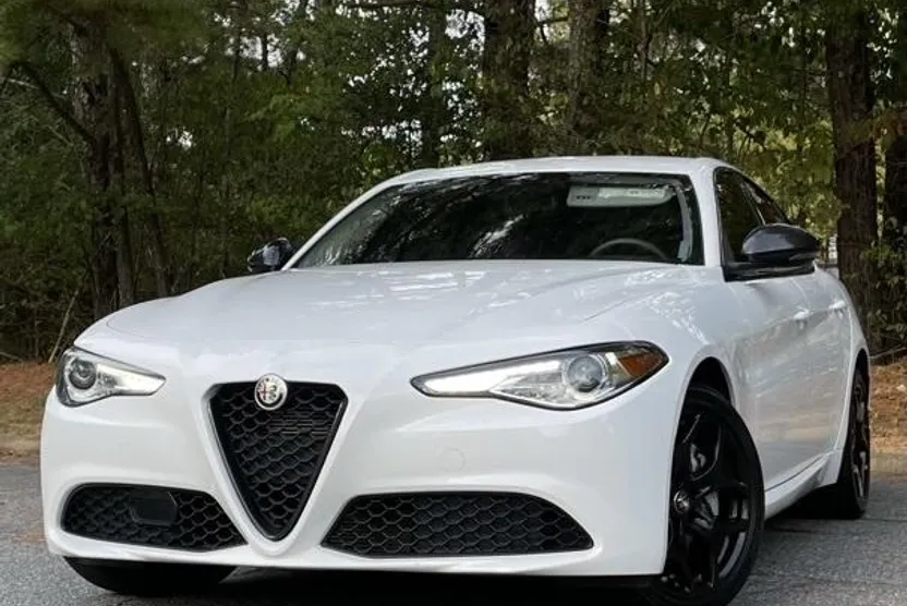 2021 Alfa Romeo Giulia photo 1