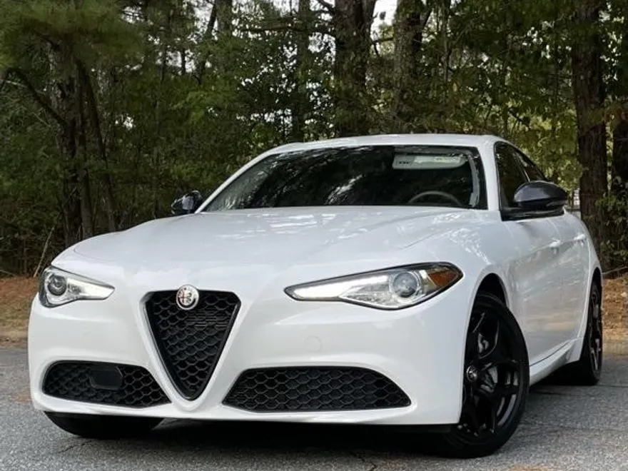 2021 Alfa Romeo Giulia photo 1