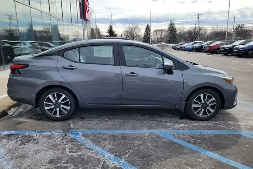 2025 Nissan Versa SV photo 1