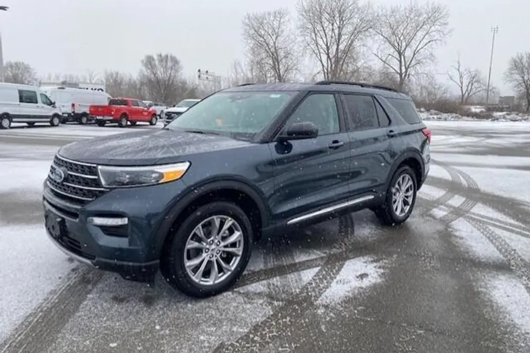 2022 Ford Explorer XLT photo 1