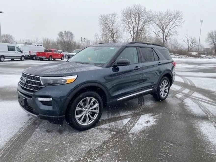 2022 Ford Explorer XLT photo 1