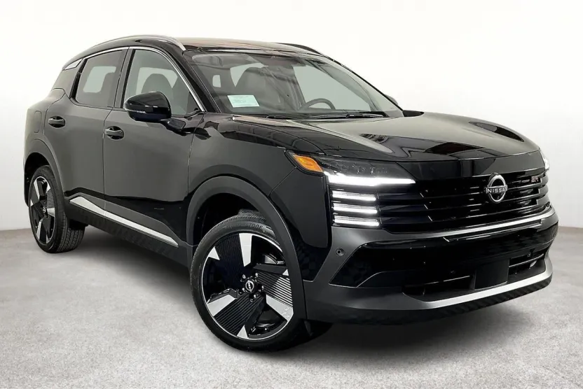 2025 Nissan Kicks SR photo 1