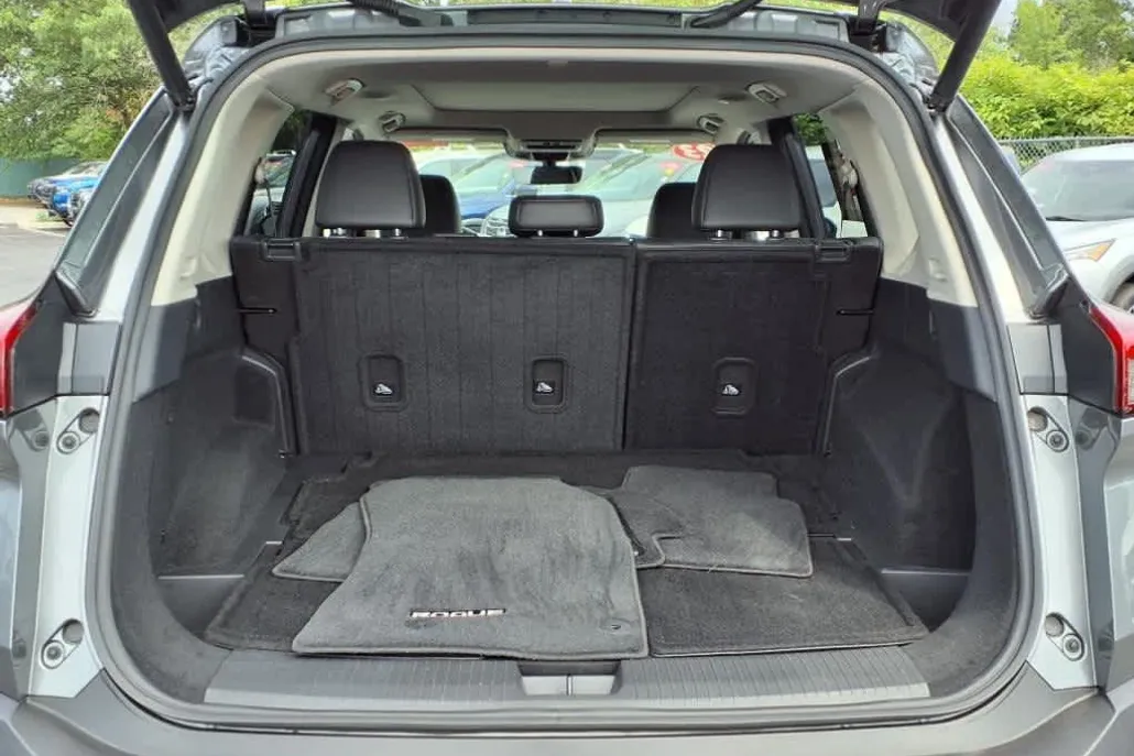 2023 Nissan Rogue Platinum photo 1