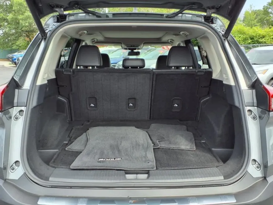 2023 Nissan Rogue Platinum photo 1