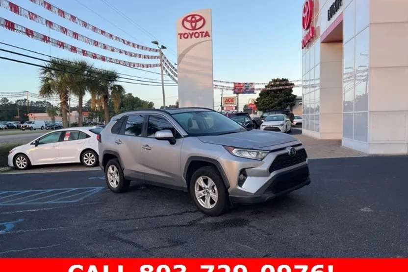 2019 Toyota RAV4 XLE photo 1