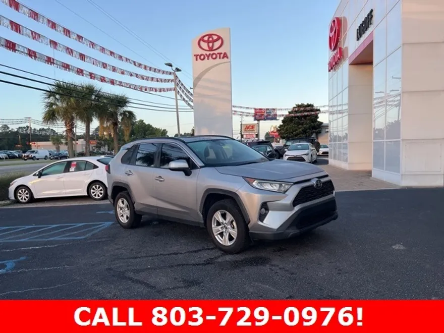 2019 Toyota RAV4 XLE photo 1