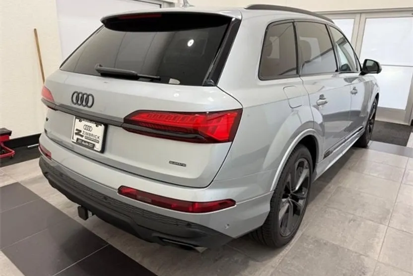 2025 Audi Q7 55 Prestige photo 1