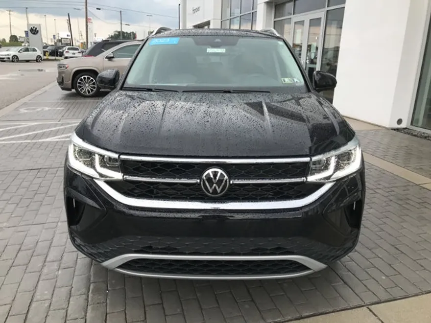 2023 Volkswagen Taos SEL photo 1