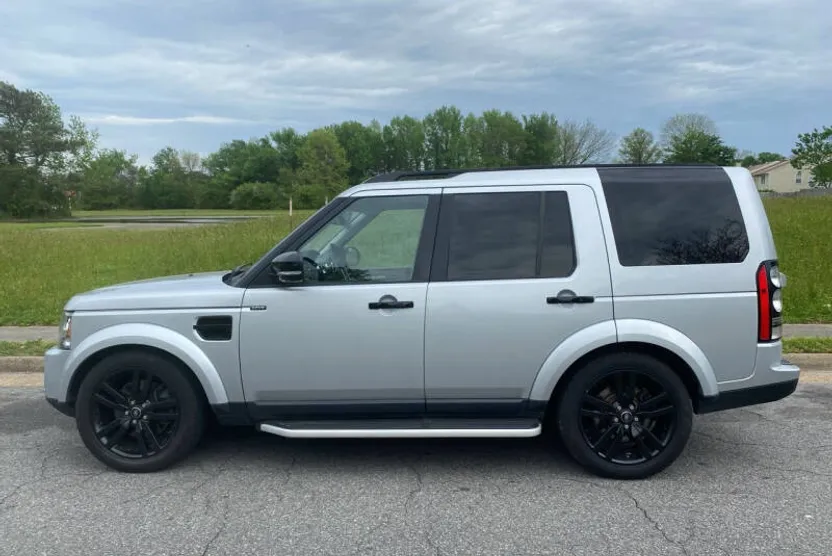 2016 Land Rover LR4 HSE photo 1