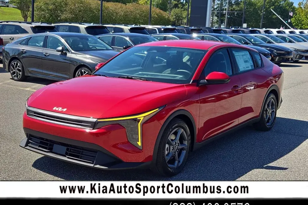 2025 Kia K4 LXS photo 1