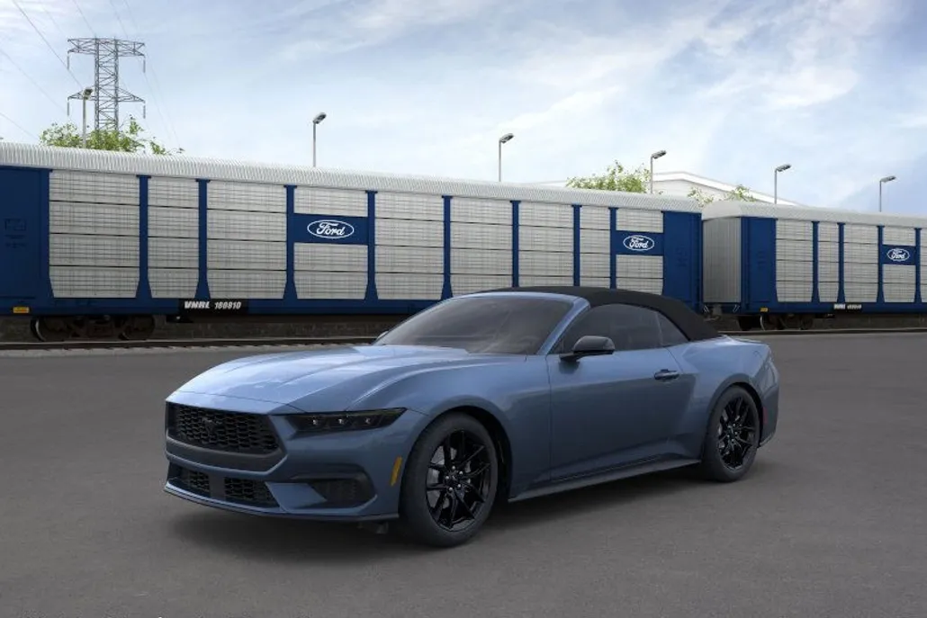 2025 Ford Mustang Convertible photo 1