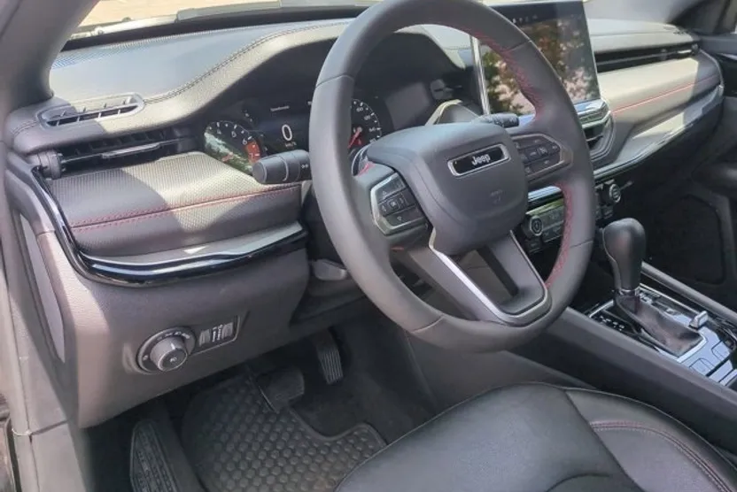 2024 Jeep Compass Trailhawk photo 1