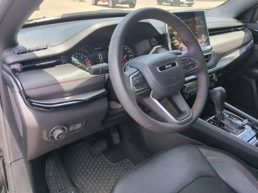 2024 Jeep Compass Trailhawk photo 1