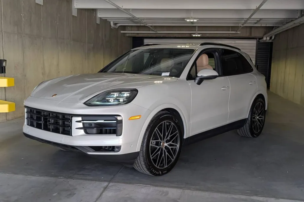 2025 Porsche Cayenne photo 1