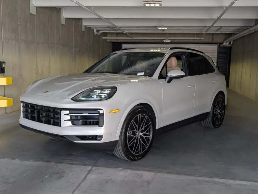 2025 Porsche Cayenne photo 1