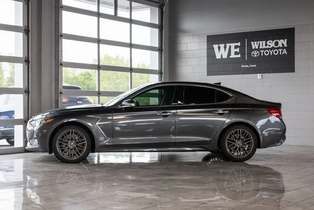 2019 Genesis G70 2.0T Advanced photo 1