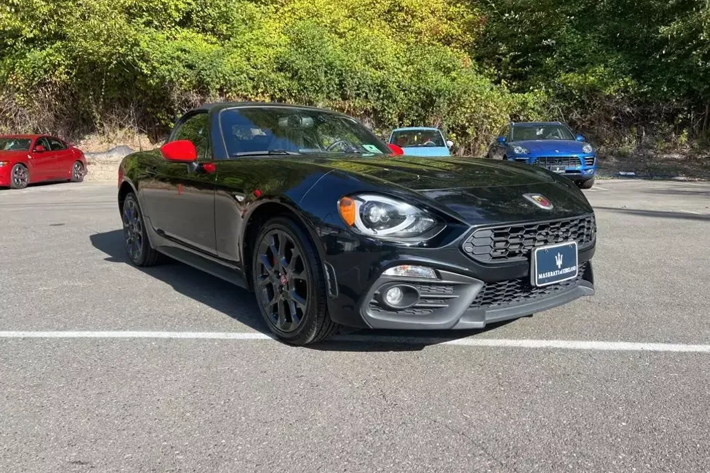 2017 Fiat 124 Spider Abarth photo 1