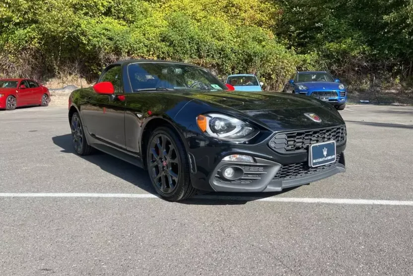 2017 Fiat 124 Spider Abarth photo 1