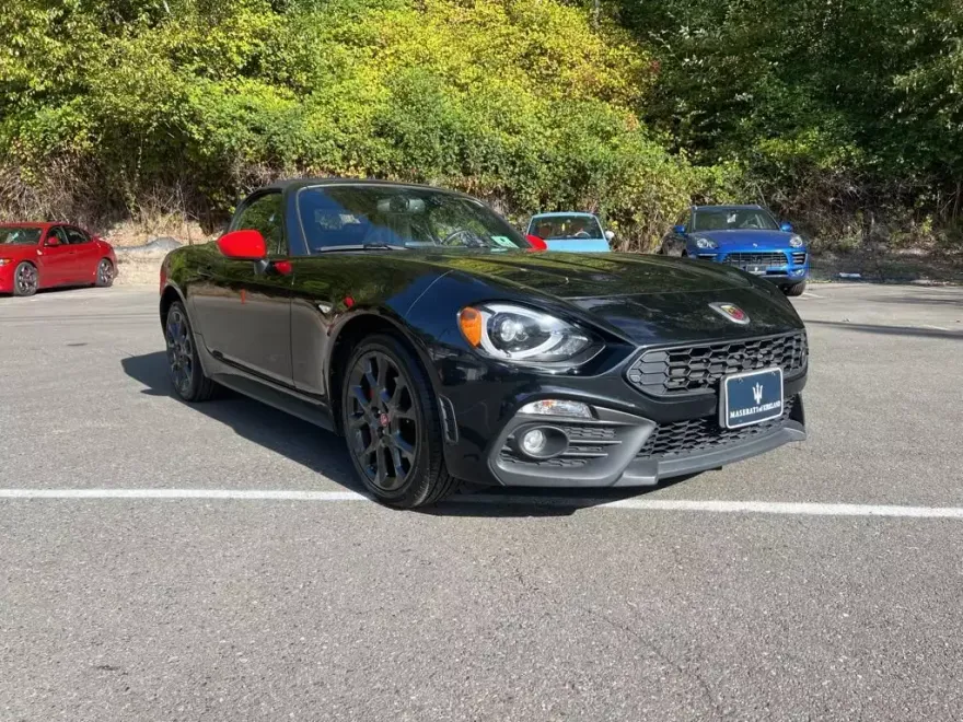 2017 Fiat 124 Spider Abarth photo 1