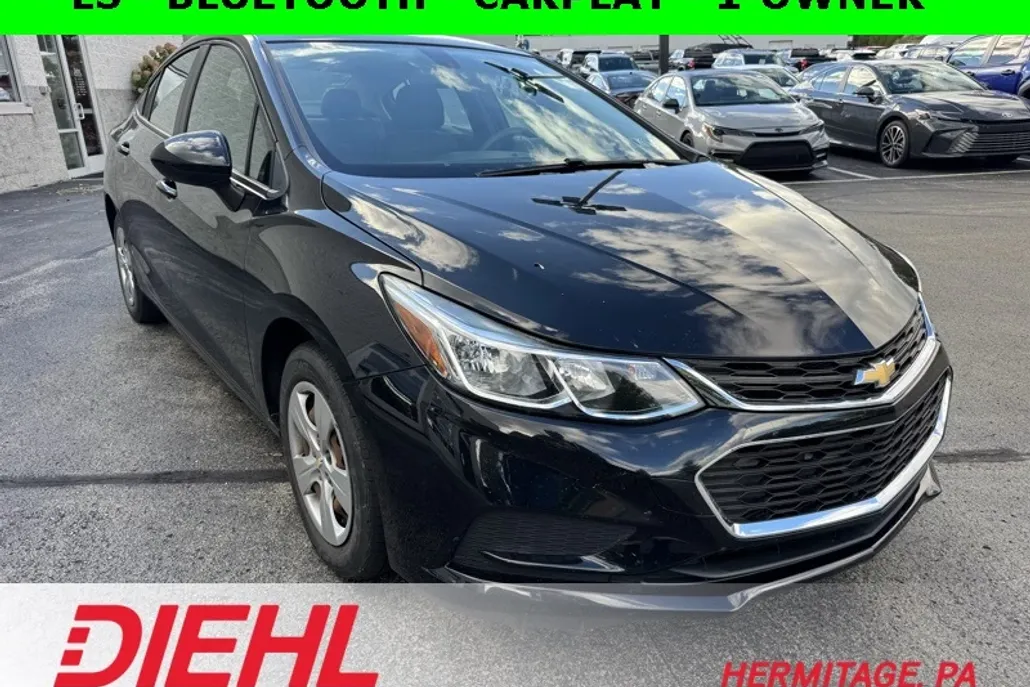 2017 Chevrolet Cruze LS photo 1