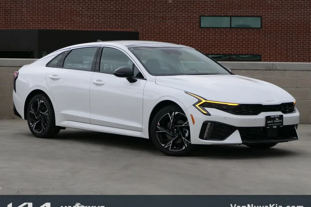 2025 Kia K5 GT-Line photo 1