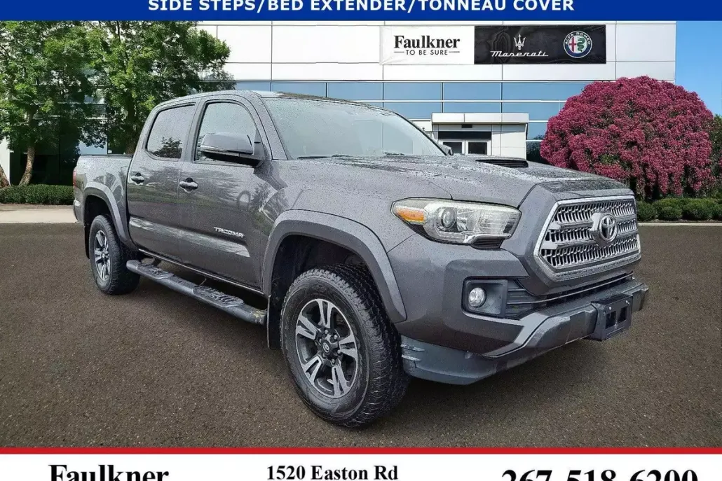 2016 Toyota Tacoma TRD Sport photo 1