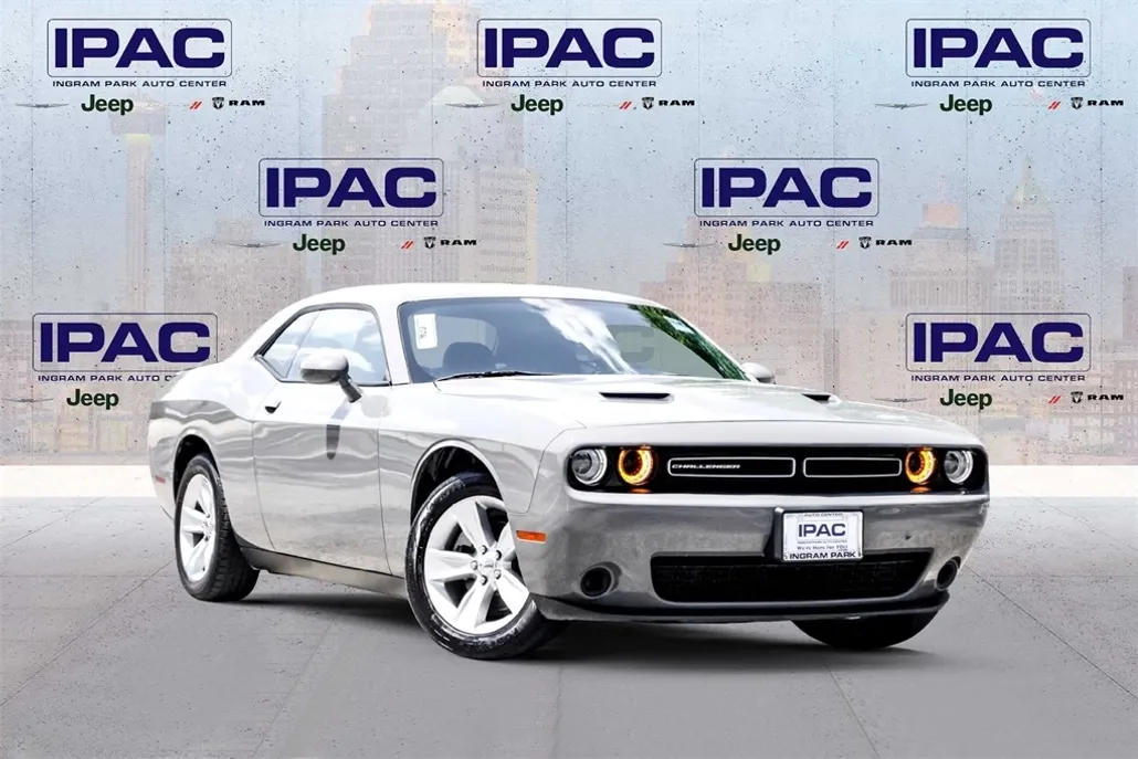 2023 Dodge Challenger SXT photo 1