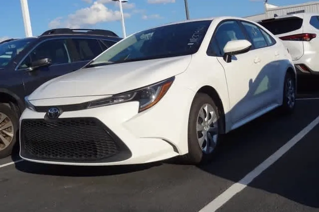 2022 Toyota Corolla LE photo 1