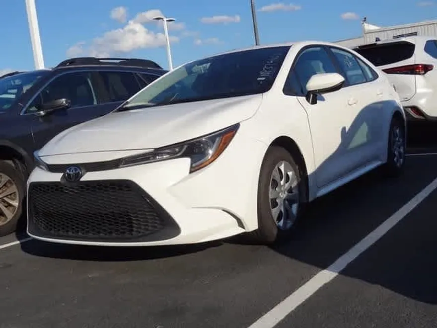2022 Toyota Corolla LE photo 1