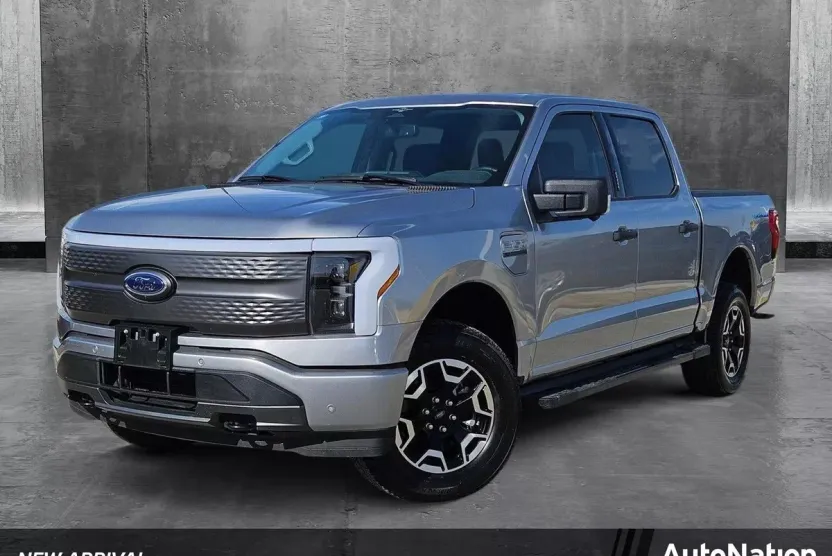 2023 Ford F-150 Lightning XLT photo 1