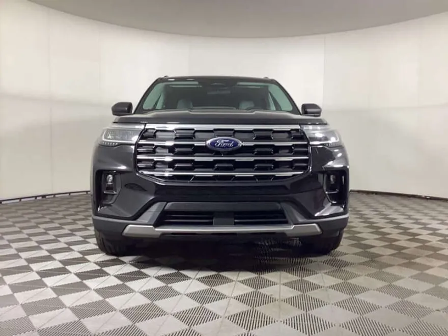 2025 Ford Explorer photo 1