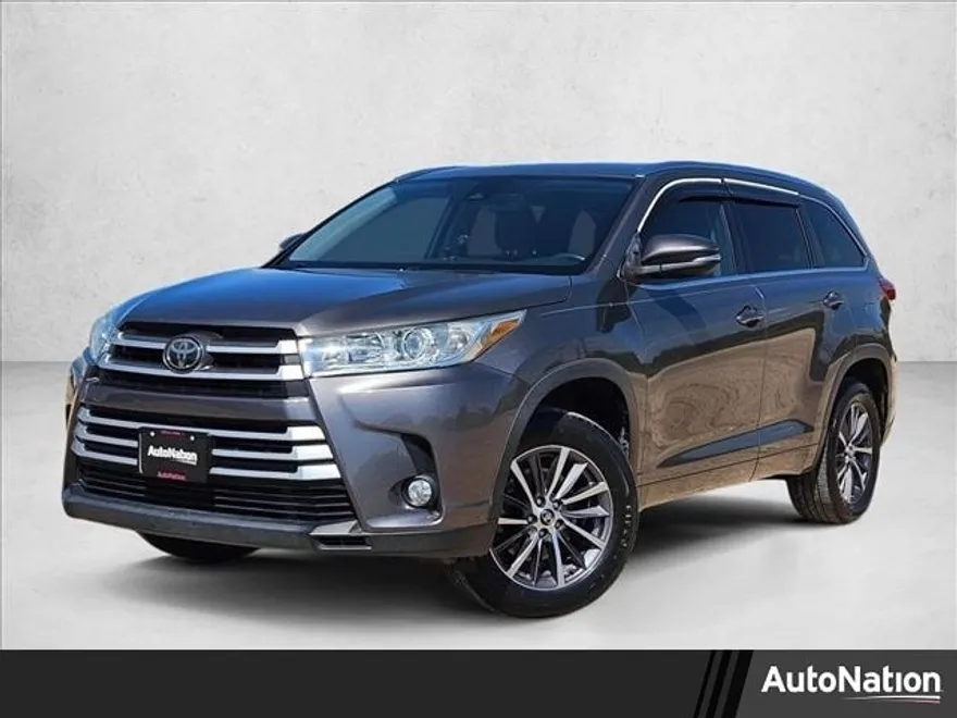 2018 Toyota Highlander SE photo 1