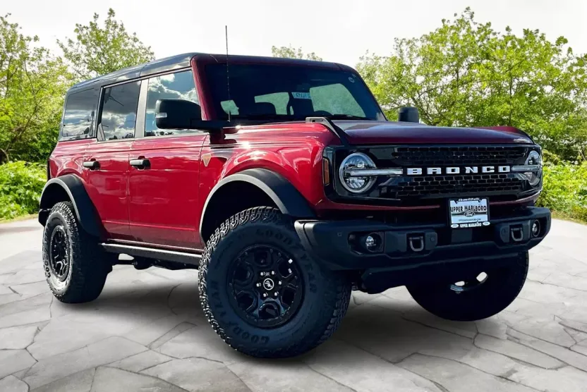 2025 Ford Bronco Badlands photo 1