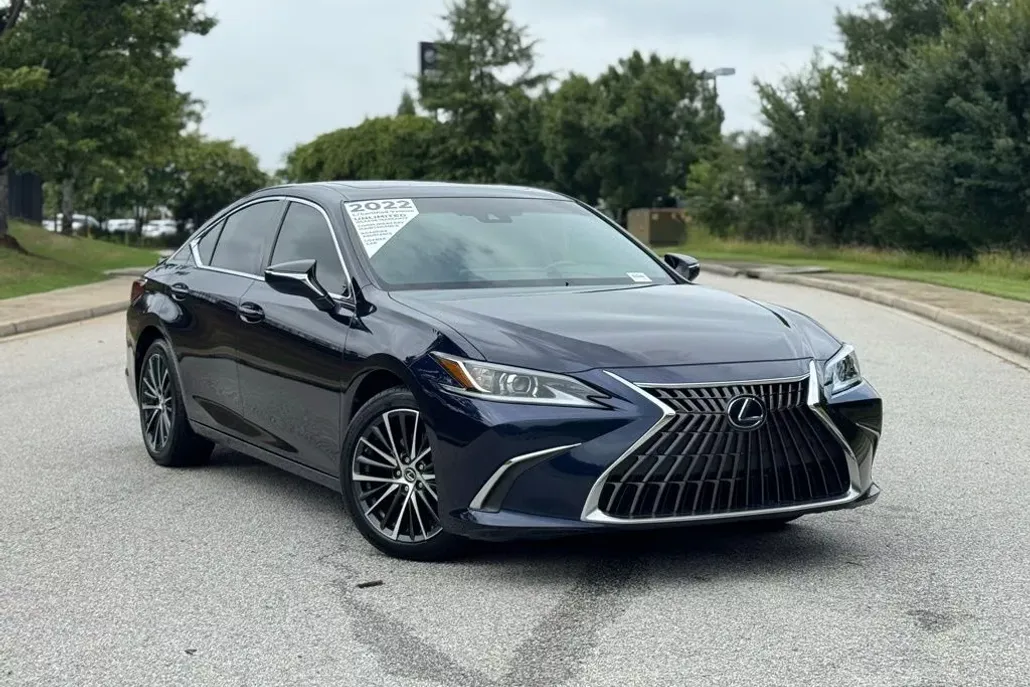 2022 Lexus ES 300h photo 1