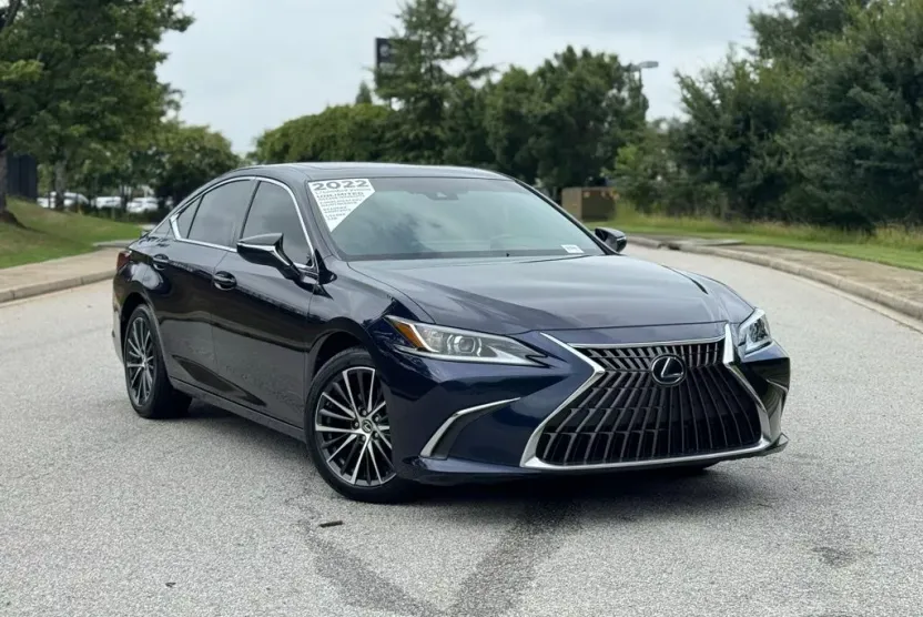 2022 Lexus ES 300h photo 1