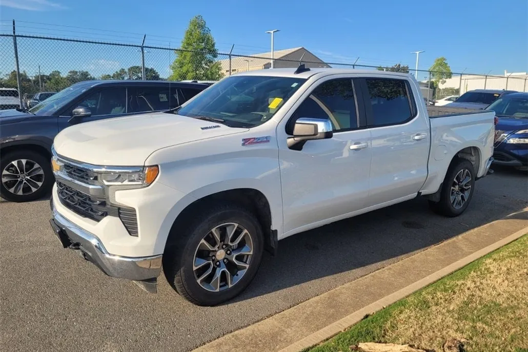 2024 Chevrolet Silverado 1500 LT photo 1