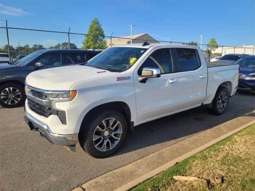 2024 Chevrolet Silverado 1500 LT photo 1