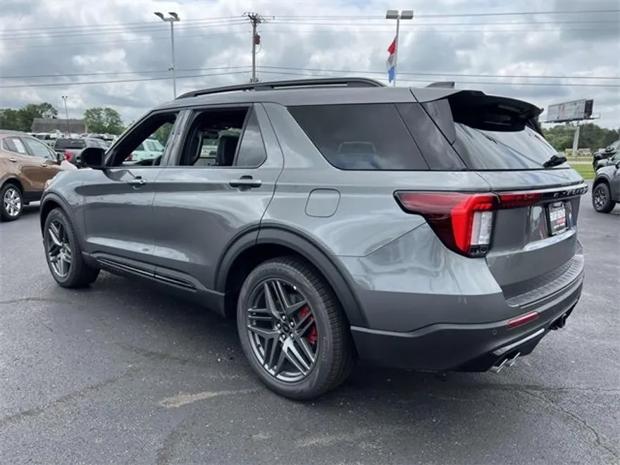 2025 Ford Explorer ST photo 1
