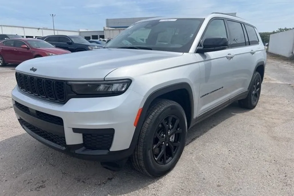2024 Jeep Grand Cherokee Altitude photo 1