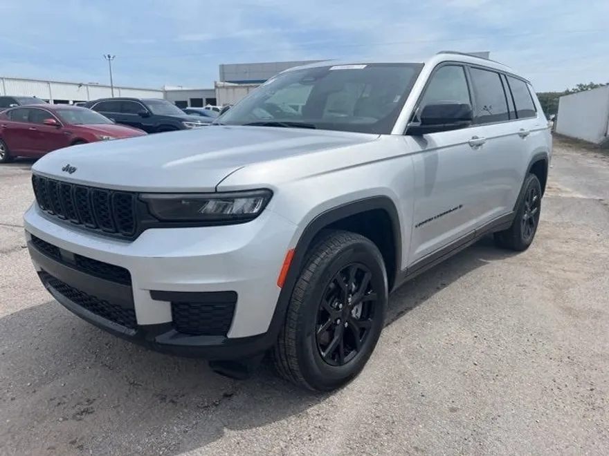 2024 Jeep Grand Cherokee Altitude photo 1