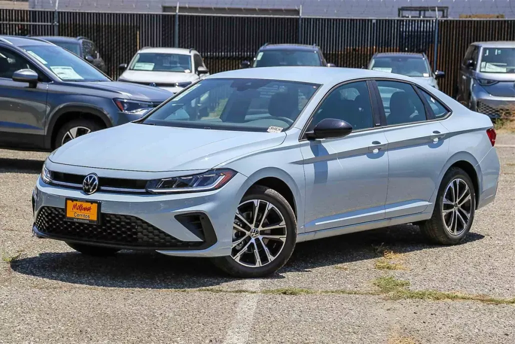 2025 Volkswagen Jetta Sport photo 1